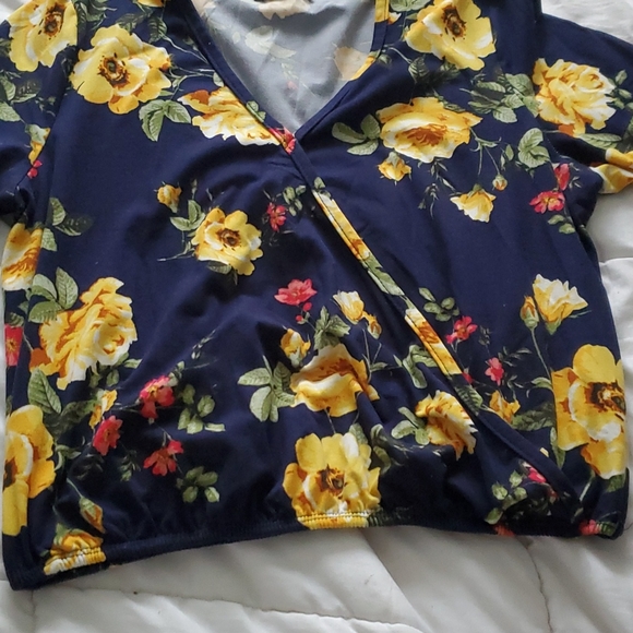 Top - Picture 3 of 6